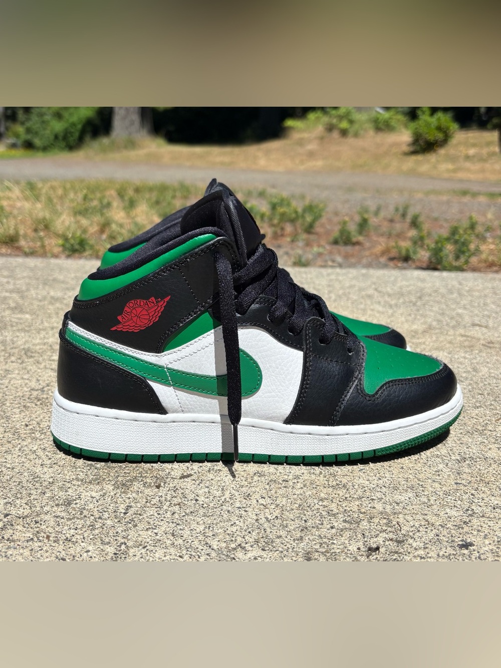 Air Jordan 1 Mid Green Toe Pine Green 6Y Womens 7.5
